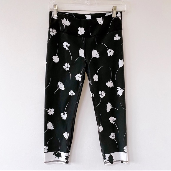 Fabletics Cropped Flower Print Leggings S NWOT - Picture 2 of 4